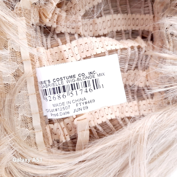 Adult salon quality blond wig ,synthetic hair - Picture 13 of 13